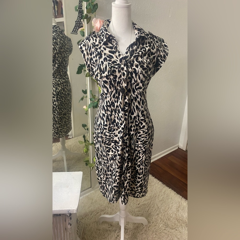 Leopard button up Dress short sleeves !!